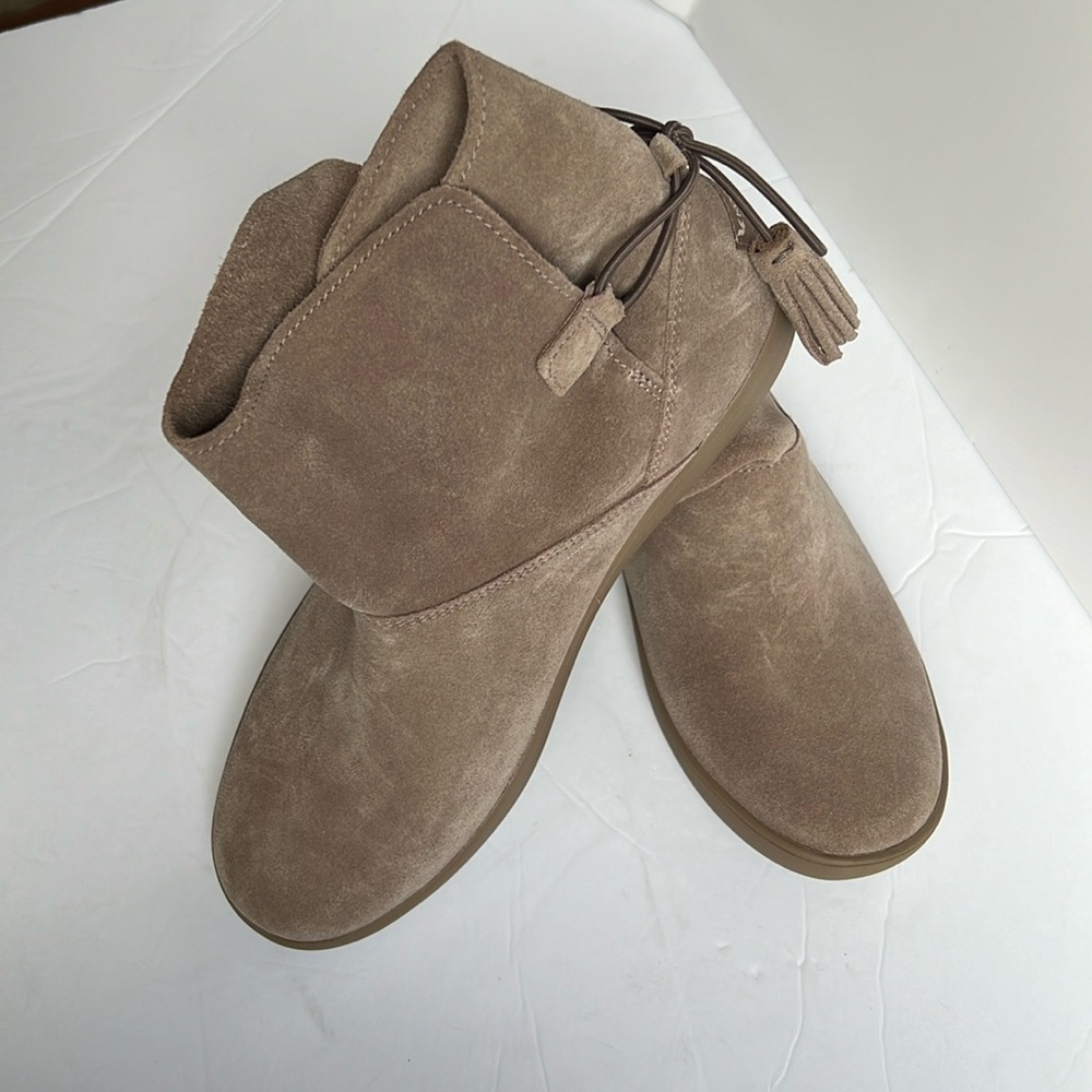 Kookaburra boots/ UGG’s /Brand New Sz9